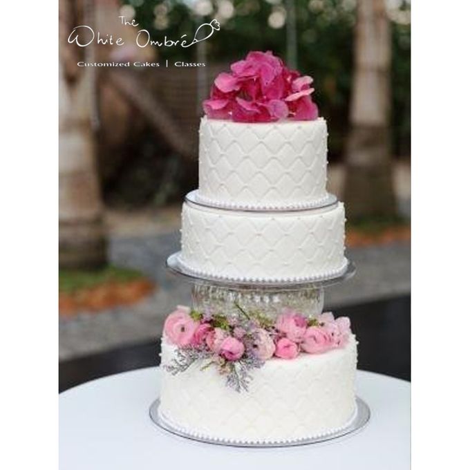Classic White Wedding Cake by The White Ombré - 010 Classic White Wedding Cake by The White Ombré - 010