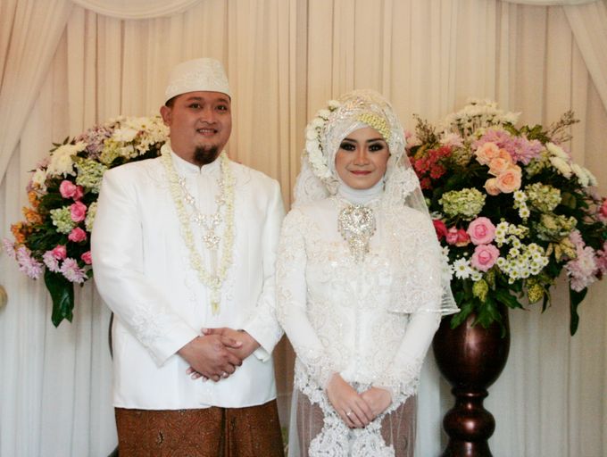Gaun Pengantin Resepsi Rinda & Itok Wedding by LAKSMI 0817 0370 7670 by LAKSMI - Kebaya Muslimah & Islamic Bride - 003 Gaun Pengantin Resepsi Rinda & Itok Wedding by LAKSMI 0817 0370 7670 by LAKSMI - Kebaya Muslimah & Islamic Bride - 003