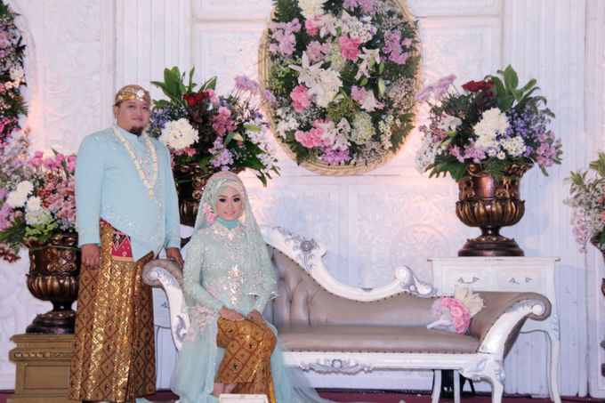 Gaun Pengantin Resepsi Rinda & Itok Wedding by LAKSMI 0817 0370 7670 by LAKSMI - Kebaya Muslimah & Islamic Bride - 011 Gaun Pengantin Resepsi Rinda & Itok Wedding by LAKSMI 0817 0370 7670 by LAKSMI - Kebaya Muslimah & Islamic Bride - 011