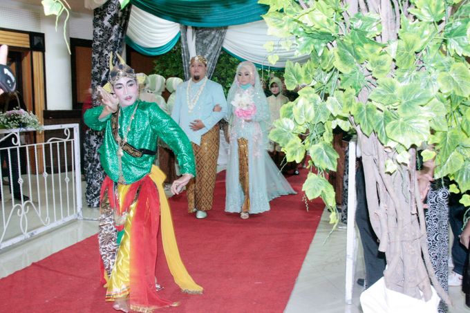 Gaun Pengantin Resepsi Rinda & Itok Wedding by LAKSMI 0817 0370 7670 by LAKSMI - Kebaya Muslimah & Islamic Bride - 007 Gaun Pengantin Resepsi Rinda & Itok Wedding by LAKSMI 0817 0370 7670 by LAKSMI - Kebaya Muslimah & Islamic Bride - 007