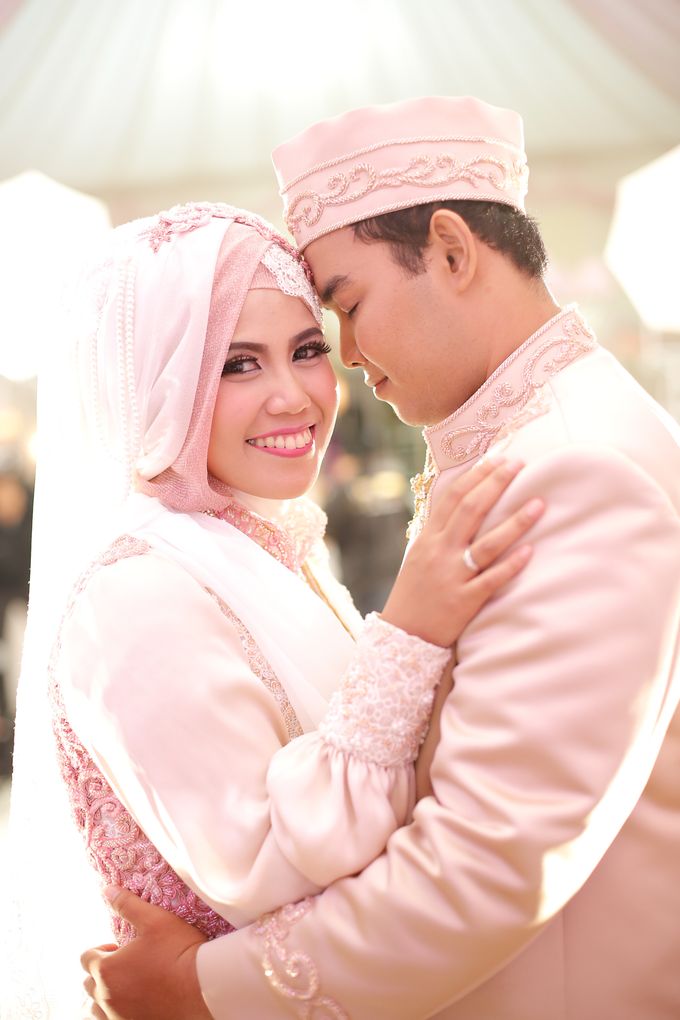 Sweet And Syari Wedding Fikri And Mega LAKSMI Kebaya Muslimah