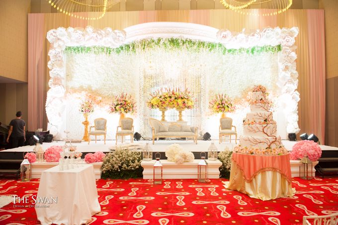 The Wedding of Ari and Wawa at Doubletree Hotel by Hilton by The Swan Decoration - 001