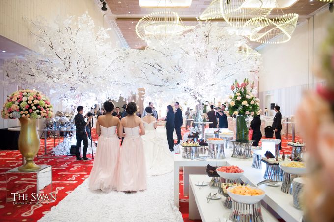 The Wedding of Ari and Wawa at Doubletree Hotel by Hilton by The Swan Decoration - 006 The Wedding of Ari and Wawa at Doubletree Hotel by Hilton by The Swan Decoration - 006