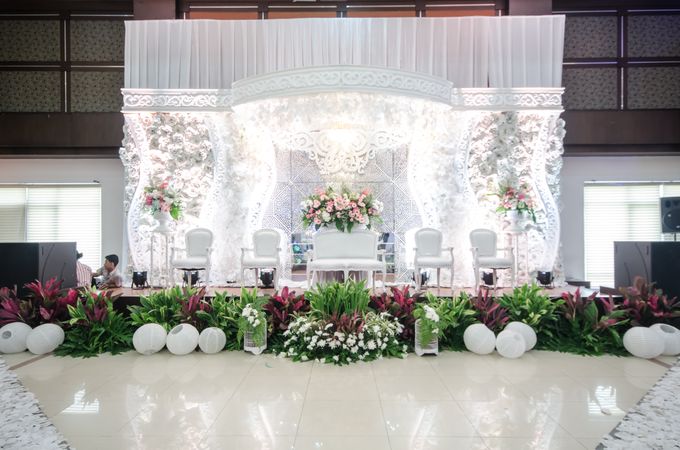 Fafa & eca decoration wedding reception by PUSPITA SAWARGI (wedding and catering service) - 007 Fafa & eca decoration wedding reception by PUSPITA SAWARGI (wedding and catering service) - 007