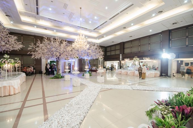 Fafa & eca decoration wedding reception by PUSPITA SAWARGI (wedding and catering service) - 016 Fafa & eca decoration wedding reception by PUSPITA SAWARGI (wedding and catering service) - 016