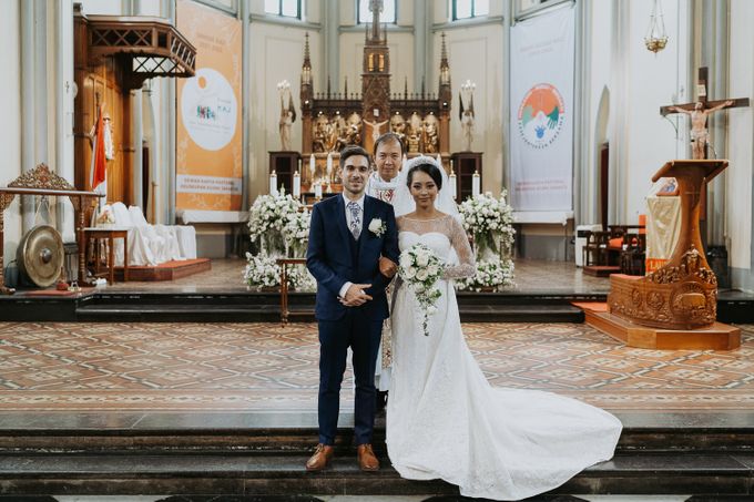 The Wedding of Gabriella & Alexis at Cathedral Jakarta by Warna Project - 023