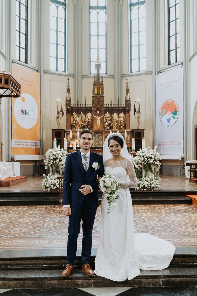 The Wedding of Gabriella & Alexis at Cathedral Jakarta by Warna Project - 025