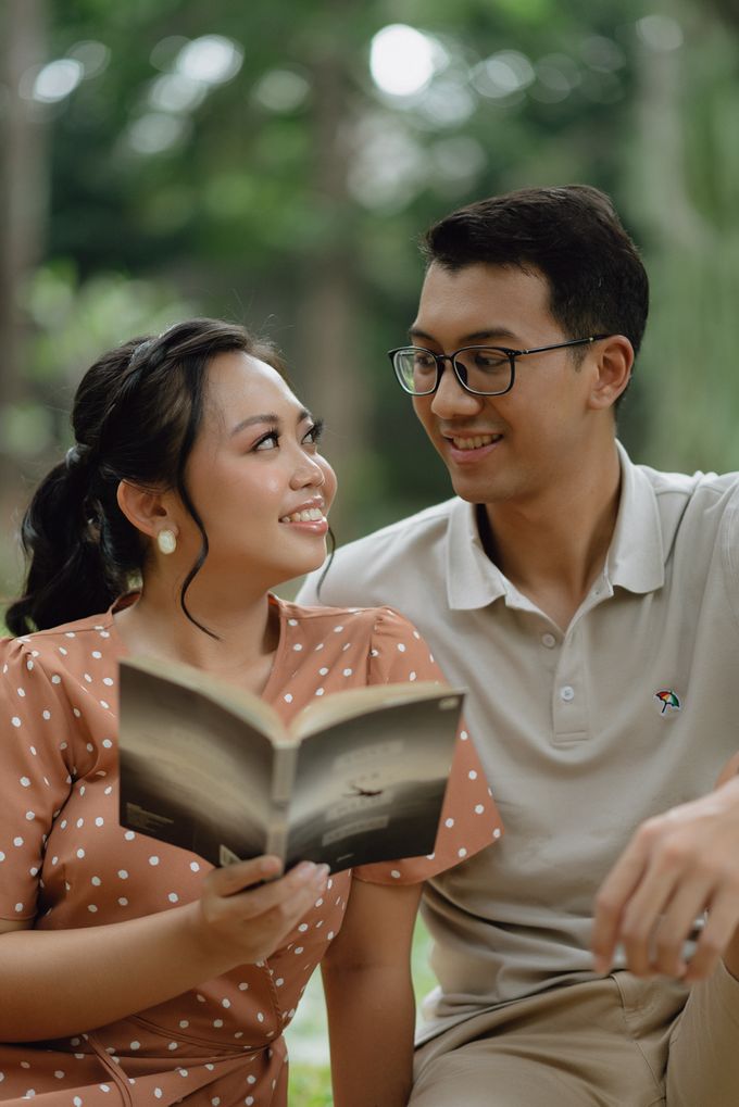 Prewedding of Setya & Yoan at Taman Langsat Jakarta by KAMALA WEDDINGS - 023 Prewedding of Setya & Yoan at Taman Langsat Jakarta by KAMALA WEDDINGS - 023