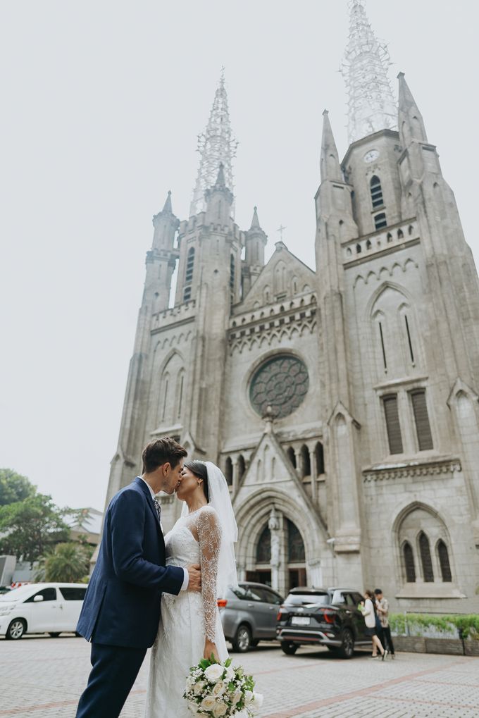 The Wedding of Gabriella & Alexis at Cathedral Jakarta by Warna Project - 041