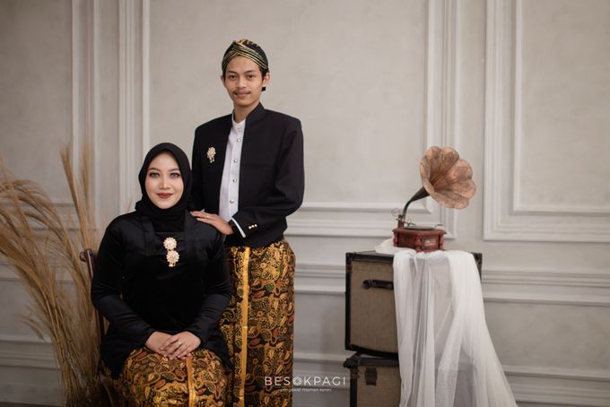 Rika & Roy - Prewedding Documentation by besokpagi - 003 Rika & Roy - Prewedding Documentation by besokpagi - 003