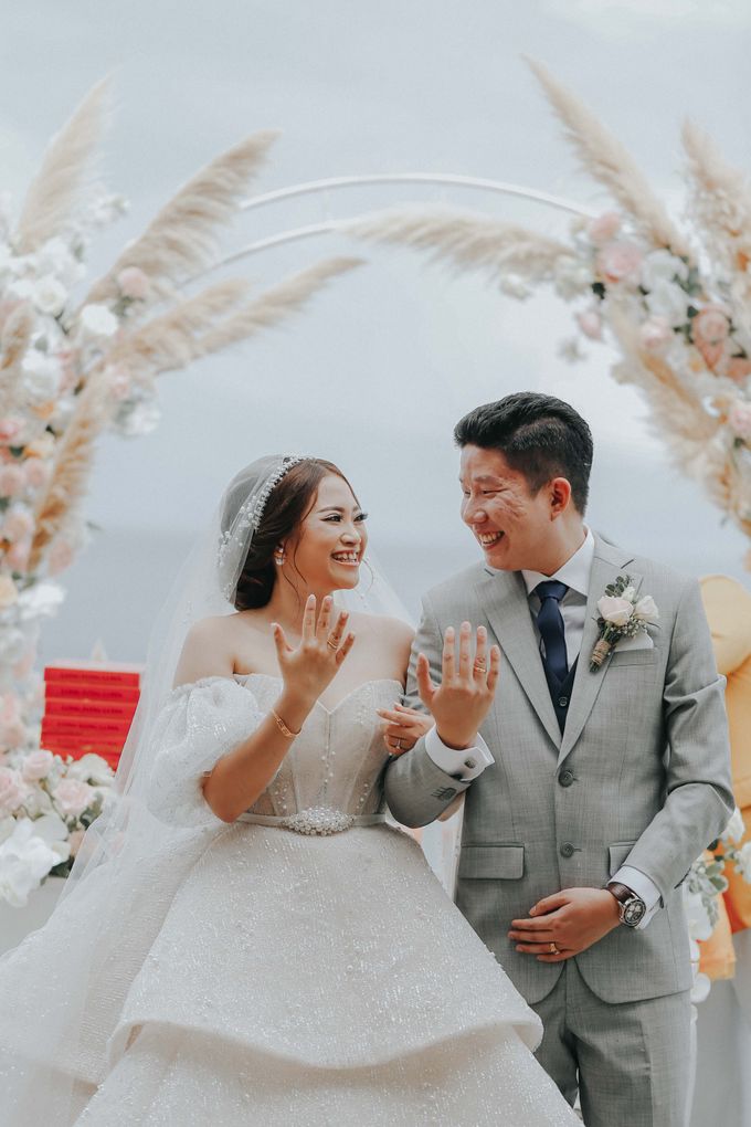 Sally and Randy Wedding by All Season Surabaya Photo by KAMAYA BALI - 009 Sally and Randy Wedding by All Season Surabaya Photo by KAMAYA BALI - 009