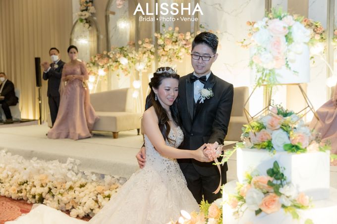 Wedding Day Fitria-Ricky Novotel Mangga Dua by Alissha Bride - 010