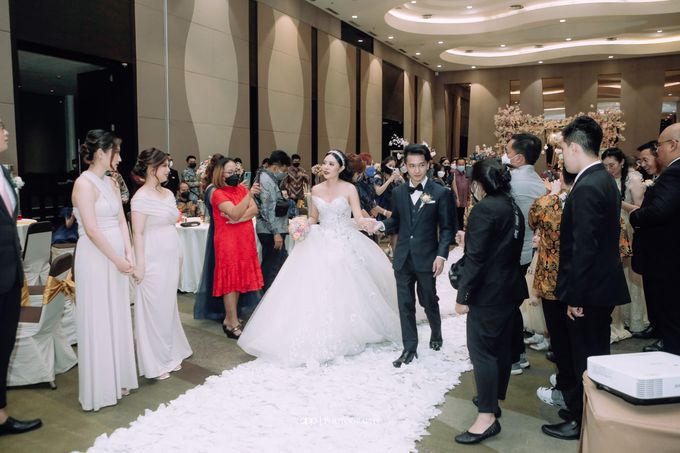 Wedding of Grady & Agnes @Santika Premiere Hayam Wuruk by Sola Fide Organizer - 013