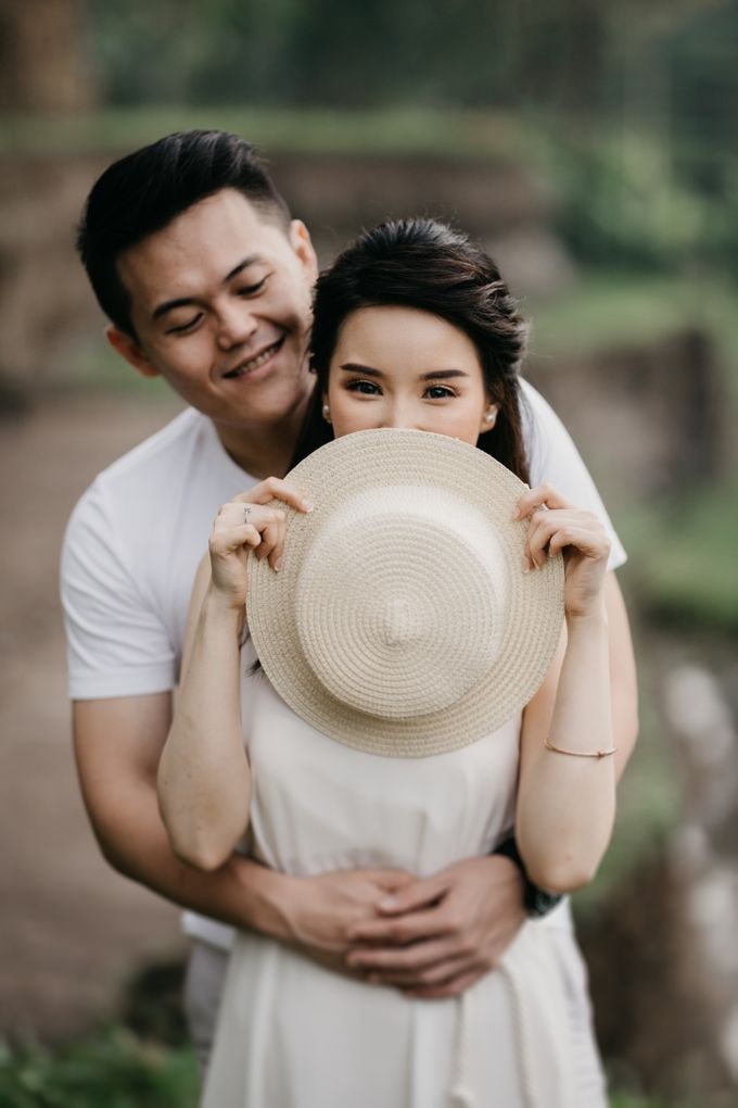 Bali Couple Session - Arwin & Josselyn by Lentera Wedding - 008