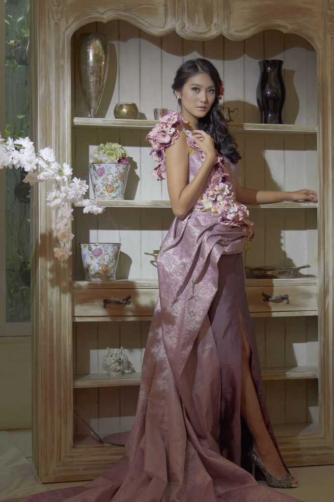 SVARNA by IKAT Indonesia 2013 by SVARNA by IKAT Indonesia Didiet Maulana - 011 SVARNA by IKAT Indonesia 2013 by SVARNA by IKAT Indonesia Didiet Maulana - 011