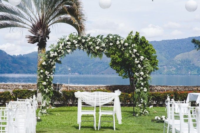 Lambok & Sarah - A Beautiful Lakeside wedding by Jivo Huseri Film - 003 Lambok & Sarah - A Beautiful Lakeside wedding by Jivo Huseri Film - 003
