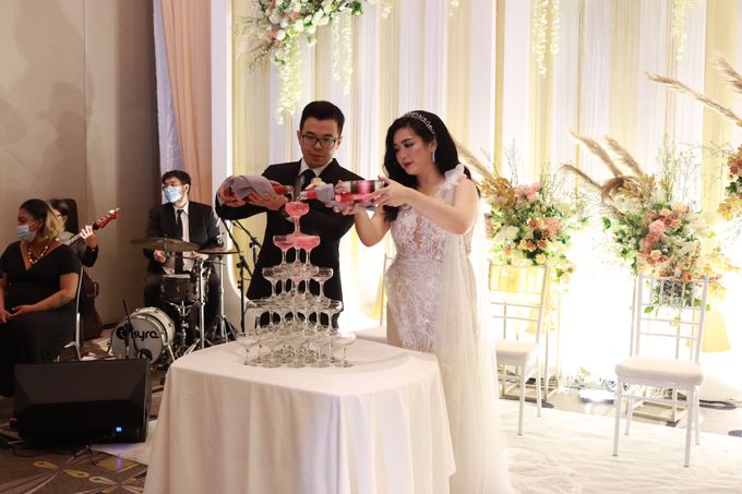 Lounge Jazz wedding band at Double Tree Jakarta by Double V Entertainment by Double V Entertainment - 034