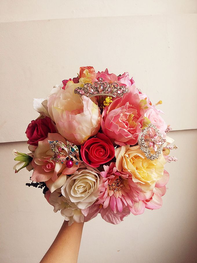 CARELLA CROWN WEDDING BOUQUET by LUX floral design - 002