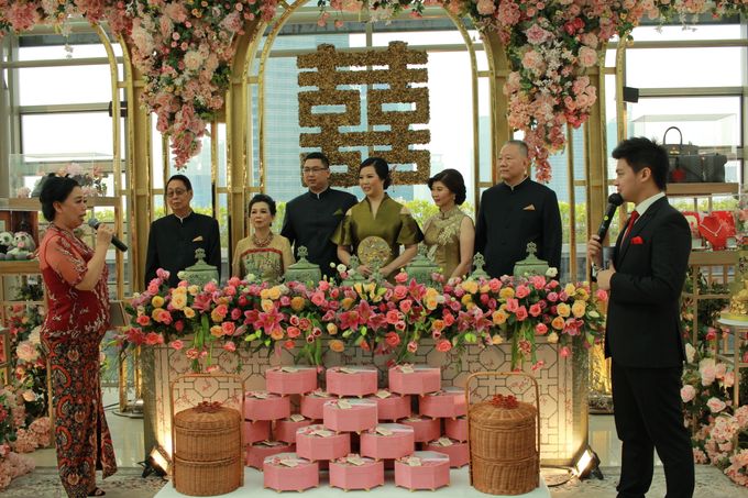 MC Sangjit & MC EngagementnThe Glass Terrace Grand Hyatt Jakarta By Double V Entertainment by Anthony Stevven - 013 MC Sangjit & MC EngagementnThe Glass Terrace Grand Hyatt Jakarta By Double V Entertainment by Anthony Stevven - 013
