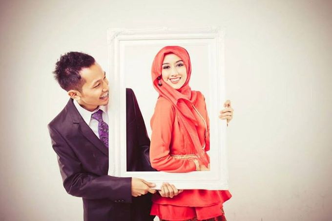 Bayu + Poppy - Engagament Photos by Spotlite Photography - 002