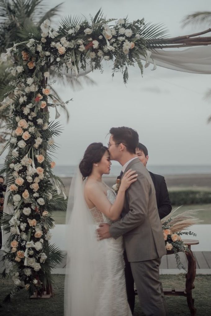 Wedding Aprilia & Jerry by Bali Izatta Wedding Planner & Wedding Florist Decorator - 005 Wedding Aprilia & Jerry by Bali Izatta Wedding Planner & Wedding Florist Decorator - 005