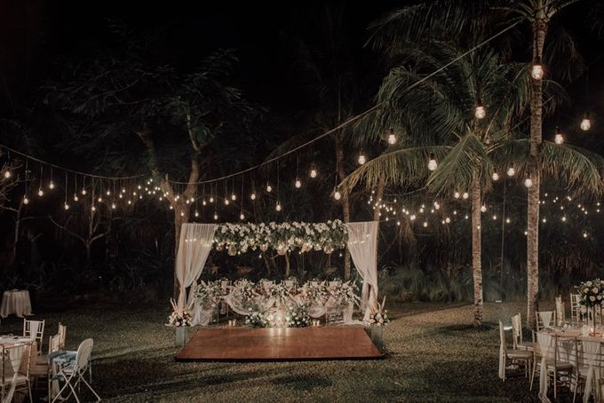 Wedding Aprilia & Jerry by Bali Izatta Wedding Planner & Wedding Florist Decorator - 016 Wedding Aprilia & Jerry by Bali Izatta Wedding Planner & Wedding Florist Decorator - 016