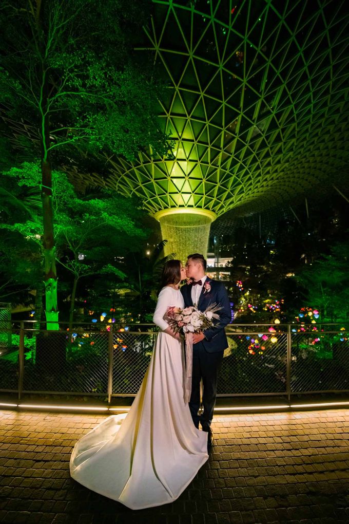 Andrew & Cara (St. Joseph's Church & Jewel Changi Airport) by GrizzyPix Photography - 017