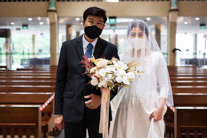 Andrew & Cara (St. Joseph's Church & Jewel Changi Airport) by GrizzyPix Photography - 005