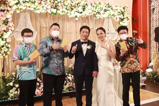 Fine Dinning Intimate entertainment wedding at Alto Restaurant Four Seasons Jakarta - Double V Entertainment by Hian Tjen - 018 Fine Dinning Intimate entertainment wedding at Alto Restaurant Four Seasons Jakarta - Double V Entertainment by Hian Tjen - 018