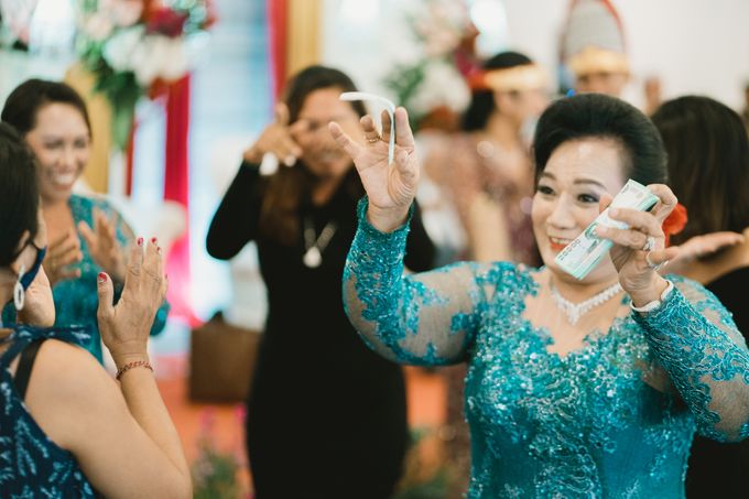 Adrian & Desi Wedding Day by THE TRIBRATA Darmawangsa Jakarta - 015