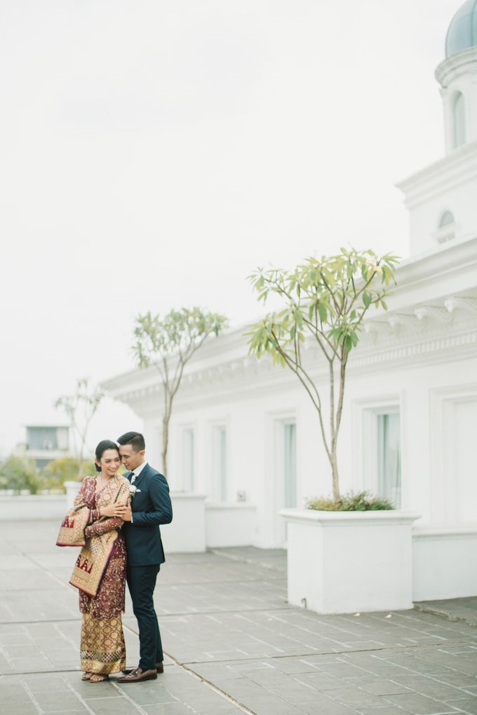 Adrian & Desi Wedding Day by THE TRIBRATA Darmawangsa Jakarta - 002