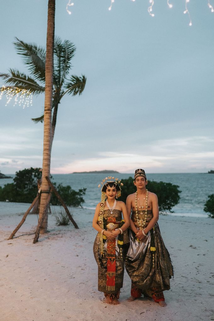 Adipati Dolken & Canti Tachril Beach Wedding by Miss Mondial - 001 Adipati Dolken & Canti Tachril Beach Wedding by Miss Mondial - 001