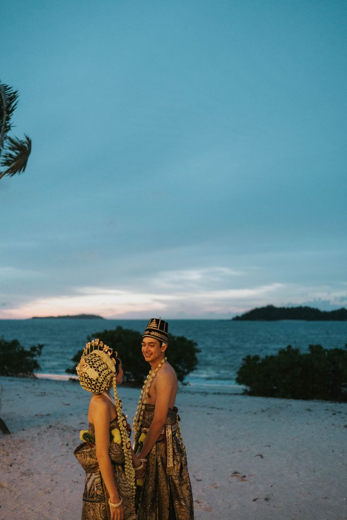 Adipati Dolken & Canti Tachril Beach Wedding by Miss Mondial - 003 Adipati Dolken & Canti Tachril Beach Wedding by Miss Mondial - 003