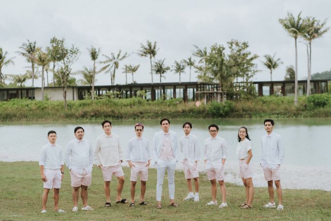 Adipati Dolken & Canti Tachril Beach Wedding by Hian Tjen - 003