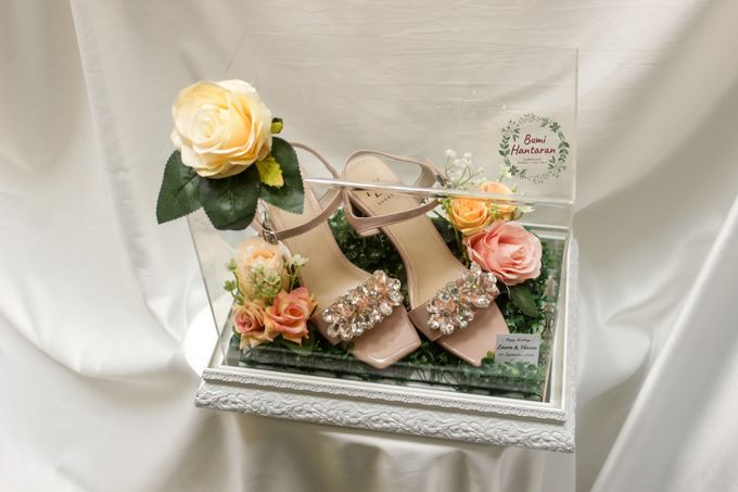 Classic White Laura & Hasan by Bumi Hantaran - 005 Classic White Laura & Hasan by Bumi Hantaran - 005