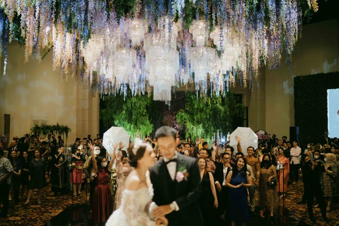 Hugo & Nicole Wedding Reception at Sampoerna Strategic by AKSA Creative - 018