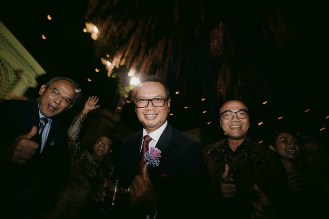 Hugo & Nicole Wedding Reception at Sampoerna Strategic by AKSA Creative - 016