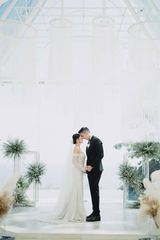 Piero & Violetta Wedding at Tirtha Uluwatu Bali by Prabha MUA - 026 Piero & Violetta Wedding at Tirtha Uluwatu Bali by Prabha MUA - 026
