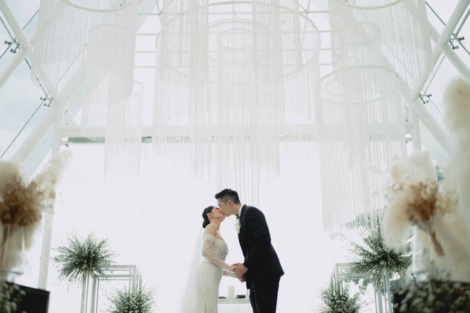 Piero & Violetta Wedding at Tirtha Uluwatu Bali by Prabha MUA - 019 Piero & Violetta Wedding at Tirtha Uluwatu Bali by Prabha MUA - 019
