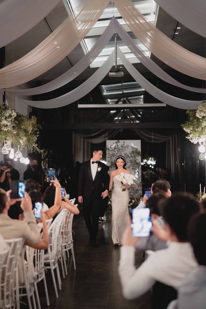 Piero & Violetta Wedding at Tirtha Uluwatu Bali by Prabha MUA - 011 Piero & Violetta Wedding at Tirtha Uluwatu Bali by Prabha MUA - 011