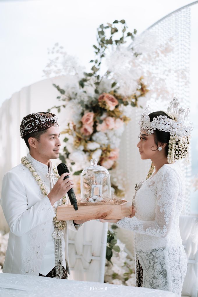 Ratih & Fizry Wedding Decoration at Trans 18th Floor by Valentine Wedding Decoration - 012