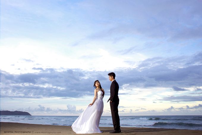 Holy & Yessy Prewedding Photoshoot by MOSTRA PHOTOGRAPHY - 012