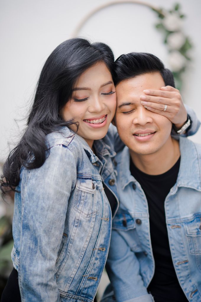 Studio Prewedding by Agit and Co - 003 Studio Prewedding by Agit and Co - 003