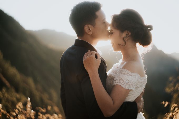Bromo Prewedding Yudhi & Jillie by AHENjunius Photography - 004 Bromo Prewedding Yudhi & Jillie by AHENjunius Photography - 004
