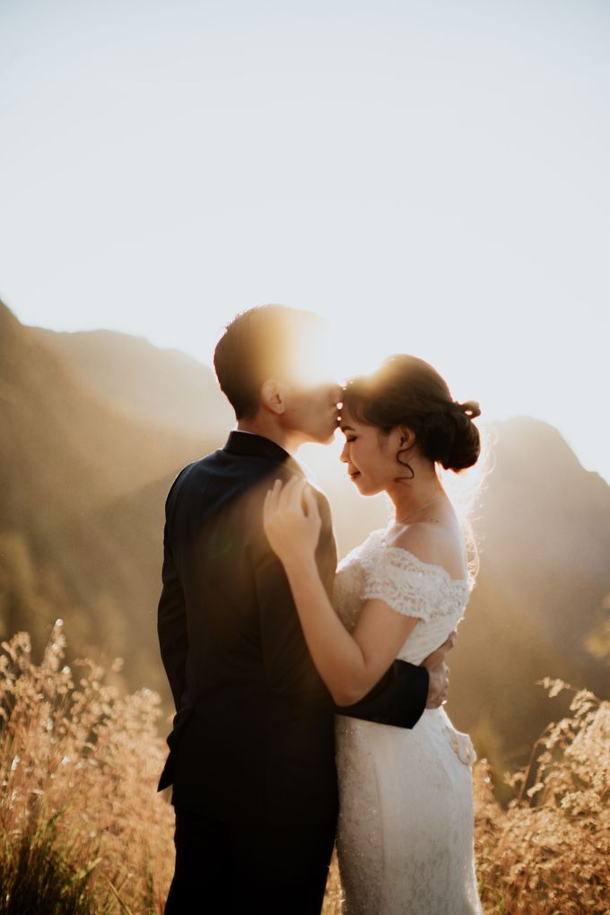 Bromo Prewedding Yudhi & Jillie by AHENjunius Photography - 006 Bromo Prewedding Yudhi & Jillie by AHENjunius Photography - 006