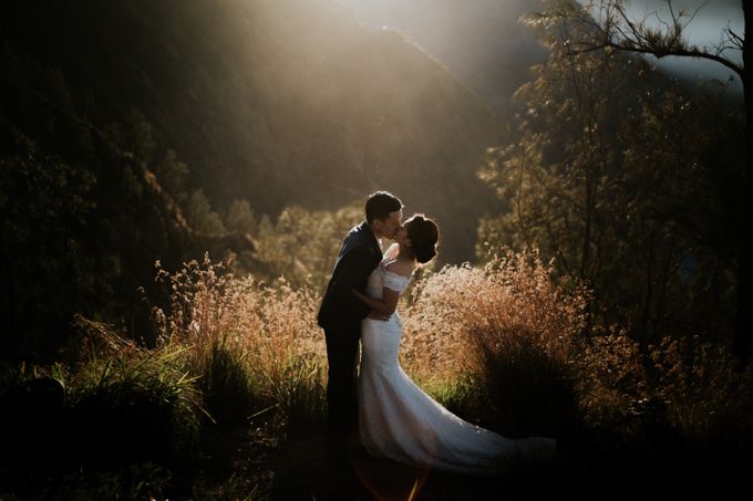 Bromo Prewedding Yudhi & Jillie by AHENjunius Photography - 012 Bromo Prewedding Yudhi & Jillie by AHENjunius Photography - 012