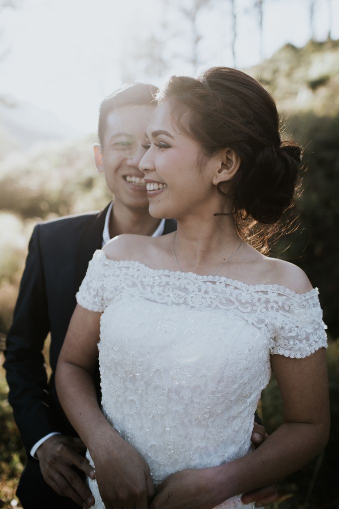 Bromo Prewedding Yudhi & Jillie by AHENjunius Photography - 021 Bromo Prewedding Yudhi & Jillie by AHENjunius Photography - 021