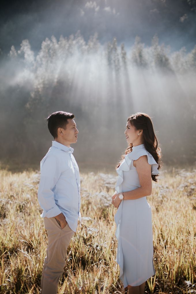 Bromo Prewedding Yudhi & Jillie by AHENjunius Photography - 026 Bromo Prewedding Yudhi & Jillie by AHENjunius Photography - 026