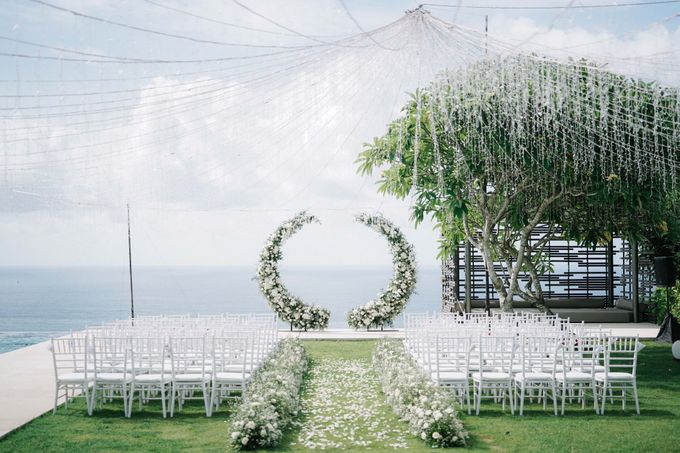 Intimate Natural Greenery Wedding at Alila Uluwatu Villa by Silverdust Decoration - 039 Intimate Natural Greenery Wedding at Alila Uluwatu Villa by Silverdust Decoration - 039