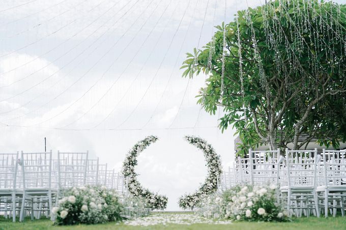 Intimate Natural Greenery Wedding at Alila Uluwatu Villa by Silverdust Decoration - 042 Intimate Natural Greenery Wedding at Alila Uluwatu Villa by Silverdust Decoration - 042